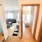 דירה 1-bedroom In Urban Area