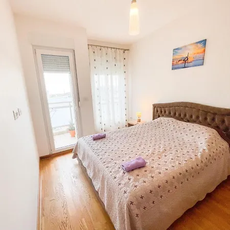 Апартаменты 1-bedroom In Urban Area *