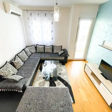 Lejlighed 1-bedroom In Urban Area *